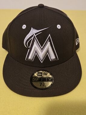 New Era Black and White Miami Marlins 59FIFTY Fitted Cap